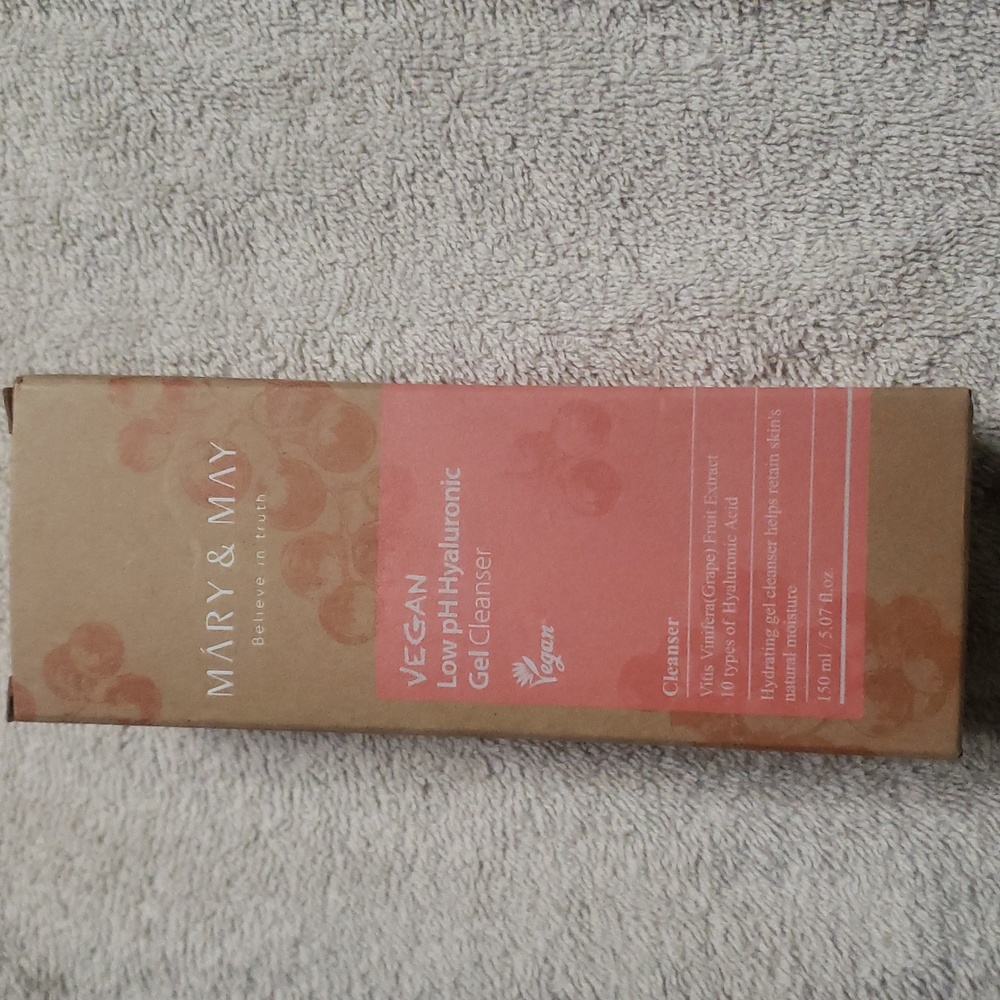 Mary And May Vegan Hyaluronic Gel Cleanser.